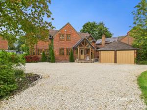 3000 SqFt Riverside Home Hot Tub & Mooring