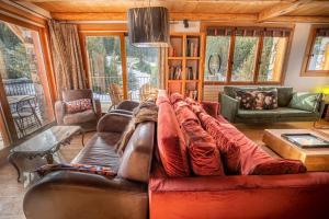 Chalet le Cairn - unique ski-in ski-out location! Outside Hot tube