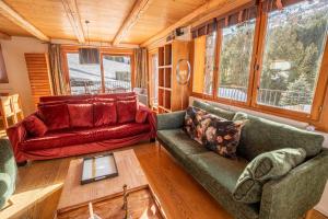 Chalet le Cairn - unique ski-in ski-out location! Outside Hot tube