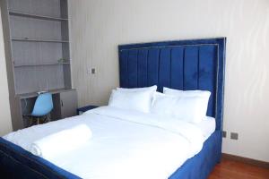 executive fully furnished apartments with luxurious facilities which features a breathtaking city views and close proximity to major shopping malls thus offering a high end lifestyle