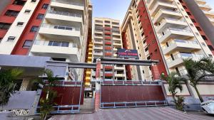 3rd Avenue Beach Apartments 3bedroom plus DSQ in Nyali