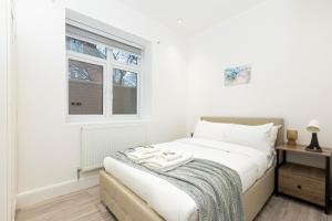 Inviting 2BR flat in Chiswick, 10-minute station