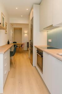 Chic Athenian Apartment by the Riviera