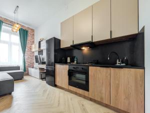 Dąbrowskiego Modern City Center Studio by BookingHost