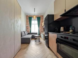 Dąbrowskiego Modern City Center Studio by BookingHost