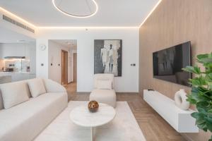 Free housekeeping visits during your stay - StayShort - Dubai Marina 1 bed sleeps 2 with Swimming Pool