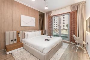 Free housekeeping visits during your stay - StayShort - Dubai Marina 1 bed sleeps 2 with Swimming Pool