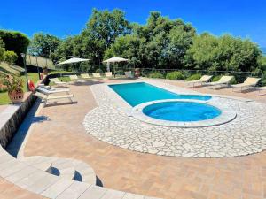 Charming villa in Umbria - sleeps 16 - lake view - Pool, jacuzzi and events room