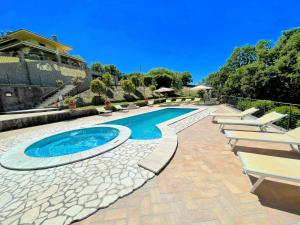 Charming villa in Umbria - sleeps 16 - lake view - Pool, jacuzzi and events room