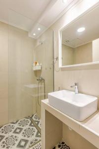 Bright Bright C- Modern apartment with terrace