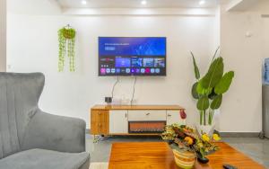 1 bedroom condo Riverside Drive with gym