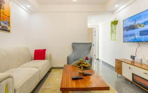 1 bedroom condo Riverside Drive with gym