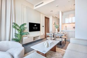 STAY BY LATINEM Luxury 1BR Holiday Home CB 1210 Near Burj Khalifa - 4hvězdičkové hotely ve městě Dubaj