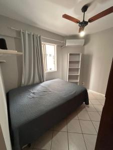 Apartamento familiar com dois quartos, ambientes climatizados, próximo a Roda Gigante de BC