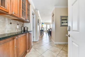 SeaScape 1108 Hotel Room