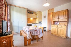 Résidence Fleurs - Studio confortable avec belle vue sur les montagnes proche des pistes MAE-0983