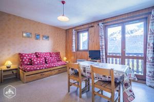 Résidence Fleurs - Studio confortable avec belle vue sur les montagnes proche des pistes MAE-0983