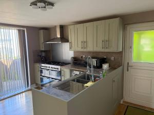 Spacious 6 Bedroom Family House