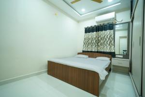2BHK 101 in the heart of Hyd AIG, continental IKEA