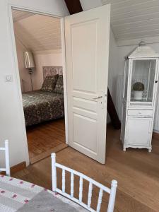 Maison privée avec jardin OU suite de 45M2- 5 arrêts bus du centre ville -Chez Regine