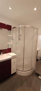 Cozy accommodation with balcony, close to Paris