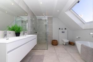 Dolphin Beach C110 Beachfront Beauty