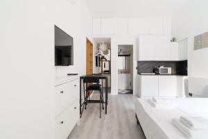 GuestHost - Bright Studio Apt MM2 SantAgostino