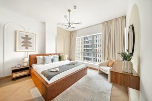 Stylish 1BR in Dubai Marina with Balcony, Pool & Walk to Beach