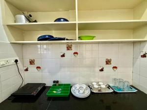 Lux 1BHK 100Ft Rd Indiranagar