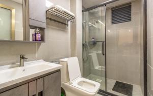 1 bedroom condo Riverside Drive with gym