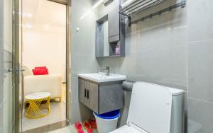 1 bedroom condo Riverside Drive with gym