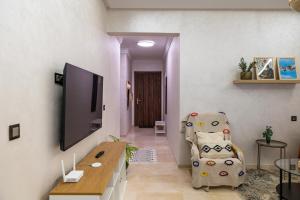 Modern Apt with Balcony & Pool in Central Marrakesh