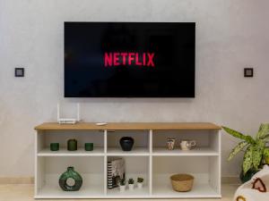 Modern Apt with Balcony & Pool in Central Marrakesh