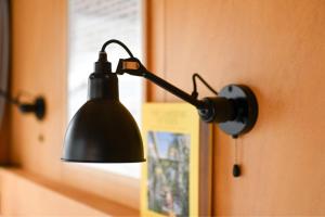 Offgrid Cabin am See in Brandenburg Tiny House Natururlaub bei Berlin