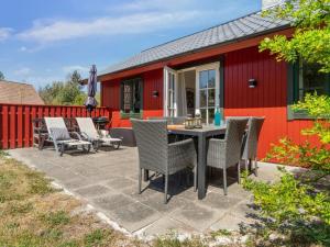Holiday Home Gubbe - 300m from the sea by Interhome