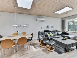 Holiday Home Ragnborg - 900m from the sea by Interhome