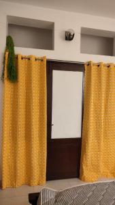 CHIC 4BHK Just 9 Mins to Beach and WhiteTown 4 groups TWLIGHT