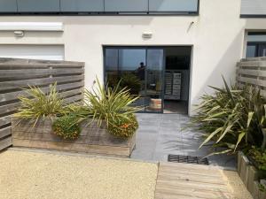 Studio neuf déco vintage face mer,terrasse ,jardin,wifi,parking sous-sol