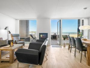 Holiday Home Eleanore - 25m from the sea by Interhome