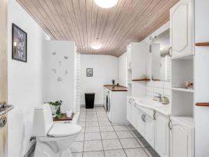 Holiday Home Olli - 600m from the sea by Interhome