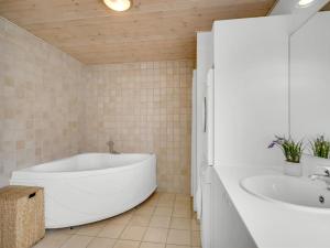 Holiday Home Lari - 600m from the sea by Interhome