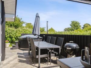 Holiday Home Tuulikki - 100m from the sea by Interhome