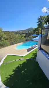La BohemAzur Villa Golfe St Tropez 170m2 5 chambres Piscine Spa Magnifique Vue Dégagée Déco Bohème Chic