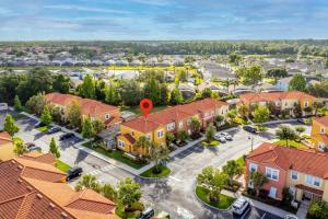 101 Perfect Family Townhouse with Private Pool Near Disney & Water Parks