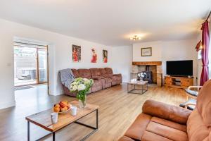 6 Bed in Three Holes oc-t31855