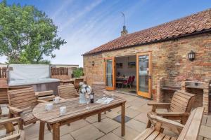 6 Bed in Three Holes oc-t31855