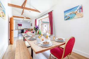 6 Bed in Three Holes oc-t31855