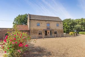 6 Bed in Three Holes oc-t31855