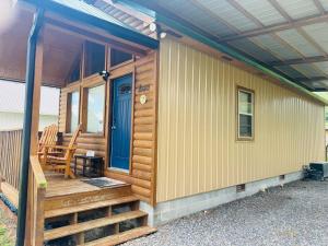 Rustic Chic Alabama Twin Cabins w Loft Fire Pit Pet Friendly Fenced Yard Lake Guntersville - ViP Retreat