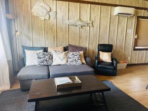Rustic Chic Alabama Twin Cabins w Loft Fire Pit Pet Friendly Fenced Yard Lake Guntersville - ViP Retreat